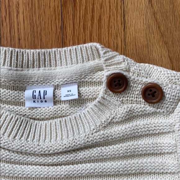 Gap Kids Sweater with Button Detail - Picture 4 of 4